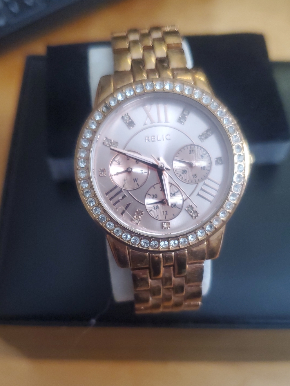 Relic Watch Women Rose Gold Tone Pave Crystal Bezel New Battery